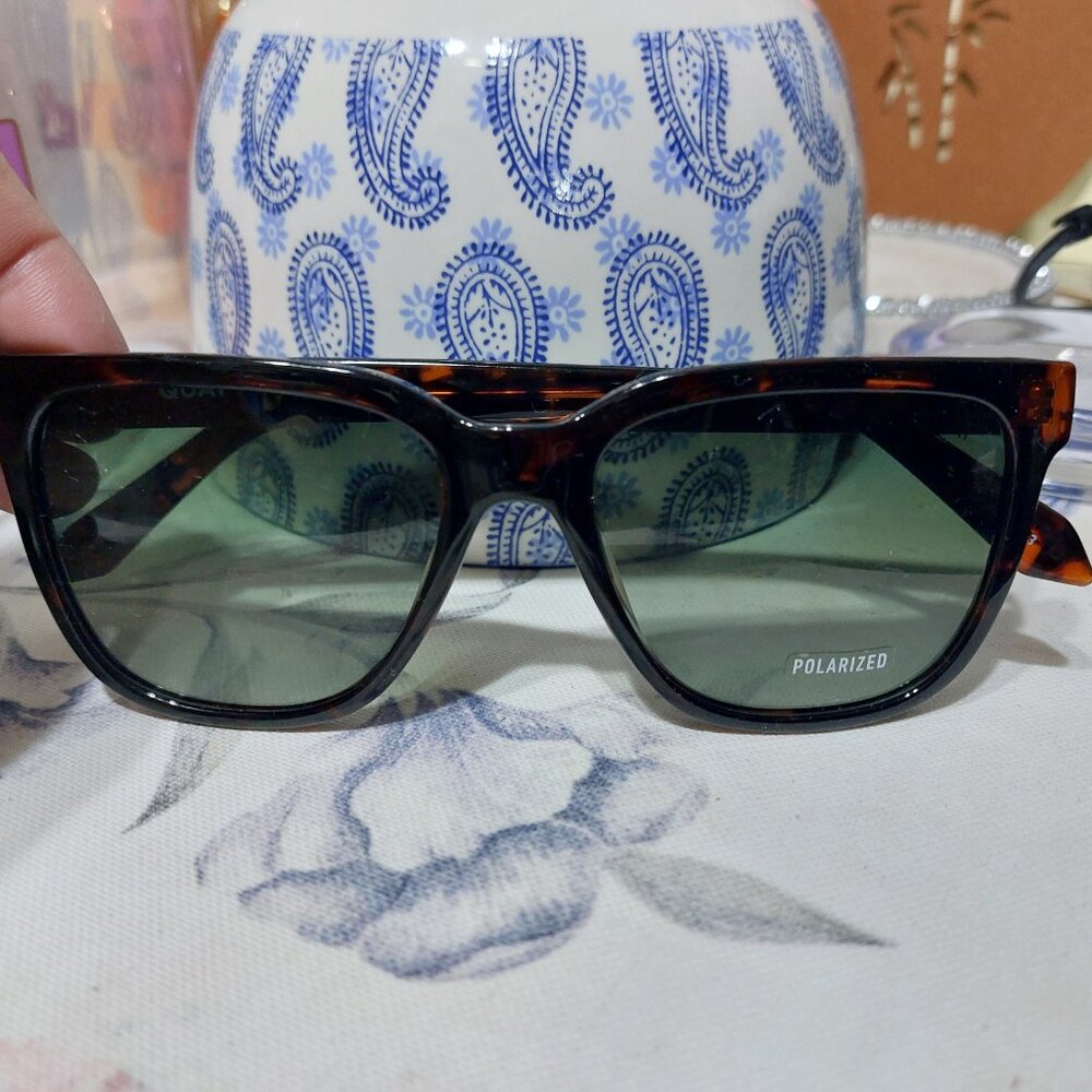 Quay Australia Sunglasses Tortoise Trendy Stylish Chic Summer Shades
